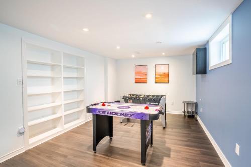 4br Family Home - W Private Pool And Games Room