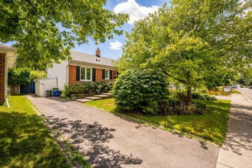 4br Family Home - W Private Pool And Games Room