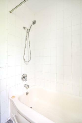 4br Family Home - W Private Pool And Games Room