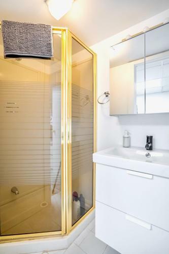 4br Family Home - W Private Pool And Games Room
