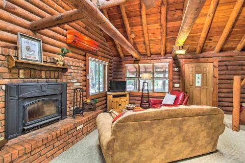Pinetop Log Cabin With Fire Pit, Near Trails!
