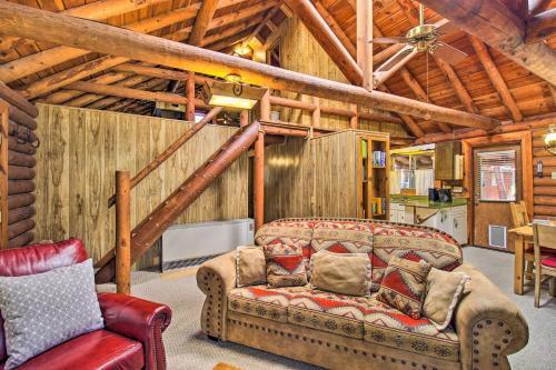 Pinetop Log Cabin With Fire Pit, Near Trails!