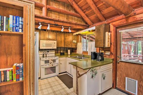 Pinetop Log Cabin With Fire Pit, Near Trails!
