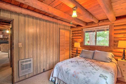 Pinetop Log Cabin With Fire Pit, Near Trails!