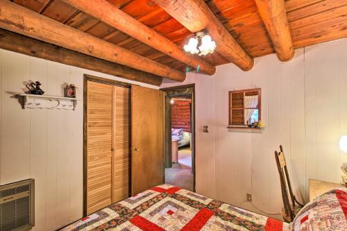Pinetop Log Cabin With Fire Pit, Near Trails!