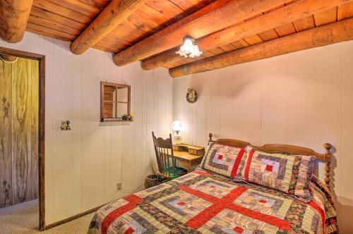 Pinetop Log Cabin With Fire Pit, Near Trails!