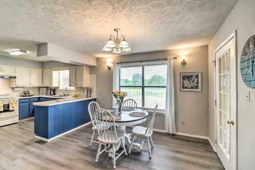 Charming Mountain Home Getaway With Gas Grill!