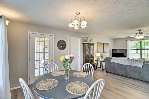 Charming Mountain Home Getaway With Gas Grill!