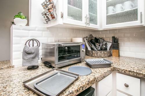 Beautiful Remodelheated Pool6br3brsleeps22suv