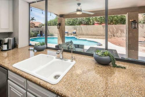 Scottsdale Luxury - Pool, Bbq, Smoker, And Pool Table