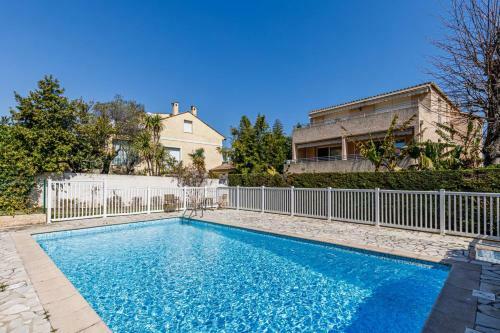 1 Bedroom Apartment, Pool & Garage - Happy Rentals