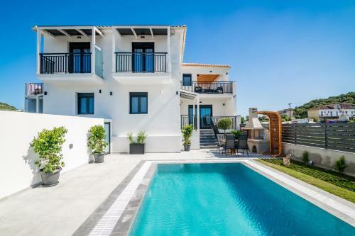Eagle's Nest - Adjoining Villas!