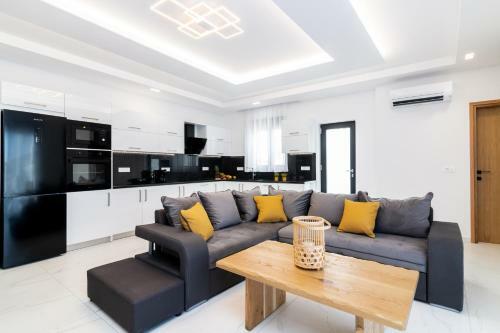 Eagle's Nest - Adjoining Villas!