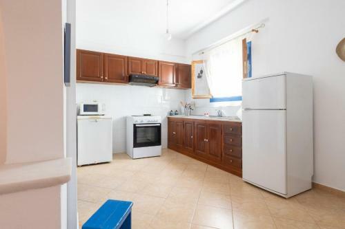 Light Blue Life - 2 Bedroom Vacation Home Eggares