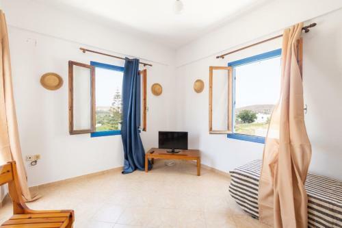 Light Blue Life - 2 Bedroom Vacation Home Eggares