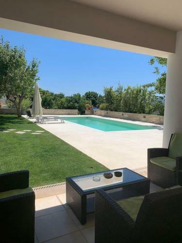 Blue Sky Villa In Crete