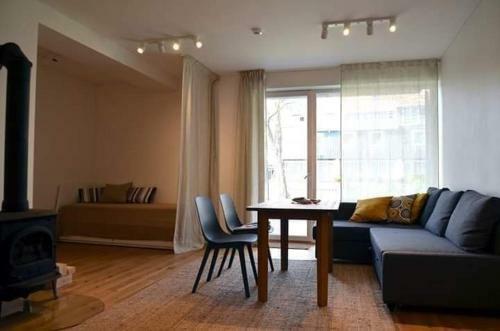 Cozy 1-bedroom Lagoon Apartment With Free Parking Space