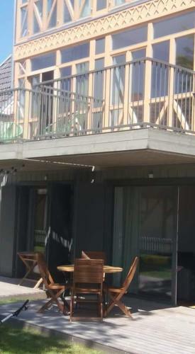Cozy 1-bedroom Lagoon Apartment With Free Parking Space