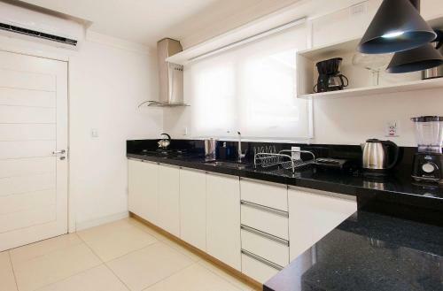 3 Quartos Em Canela - Decorado E Equipado Em Bairro Tranquilo