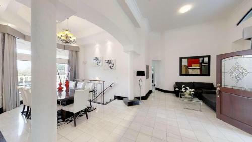 Villa Luxury Tambor Estate With Private Pool And Jacuzzi