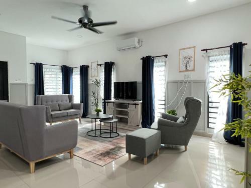 Villa Kelabu Homestay With Private Pool