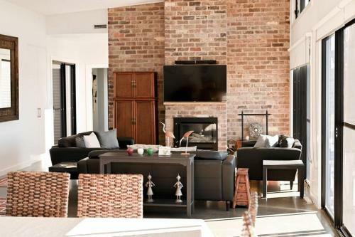 Somerton Ridge: Luxury Modern House Stunning Bath