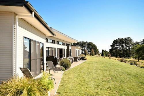 Somerton Ridge: Luxury Modern House Stunning Bath