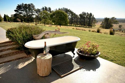 Somerton Ridge: Luxury Modern House Stunning Bath