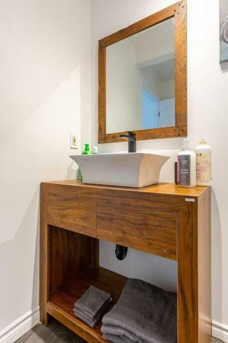 Apartamento Lovely Rental Unit With Balcony~ Autoroute 40