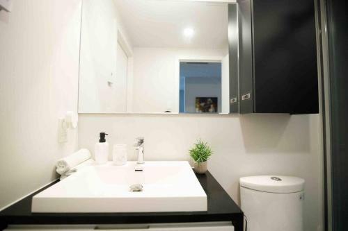 Apartamento Modern 1 Bdr Suite&pool/jacuzzi/gym/freeparking
