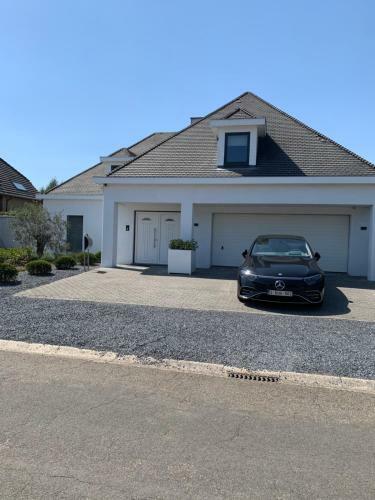 Villa Iconic House