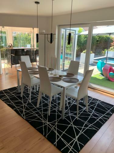 Villa Iconic House