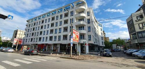 Colonel Apartment 956