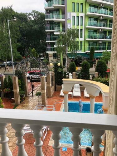 Apartamento Luxuri�se 2 Zimmerwohnung Mit Balkon/spa/pool Sunny Beach
