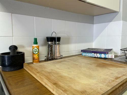 Apartamento Commonwealth Sweet Spot: Local To Aquatics Centre.