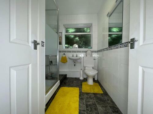 Apartamento Commonwealth Sweet Spot: Local To Aquatics Centre.