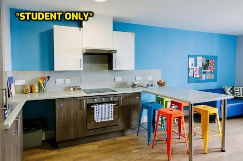 Student Only Zeni 6 Bed Apartment Bournemouth