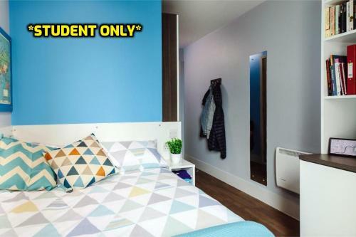 Student Only Zeni 6 Bed Apartment Bournemouth