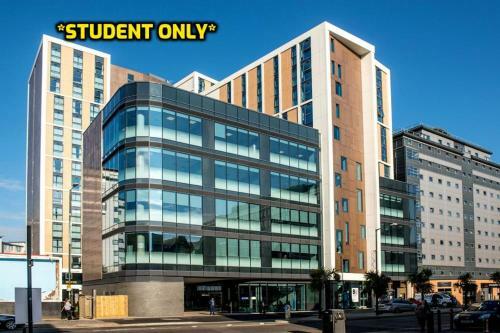 Student Only Zeni 5 Bed Apartment Bournemouth
