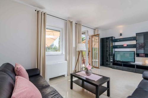 Apartment In Malinska Insel Krk 13004