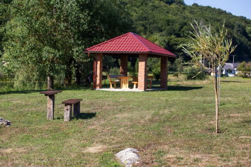 Apartmani River