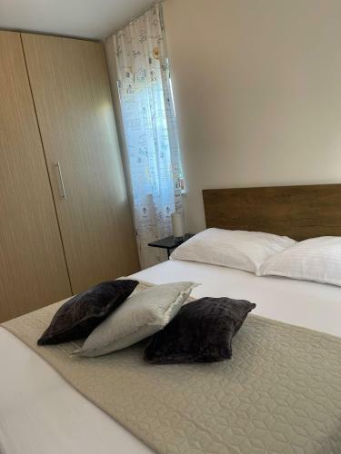 Apartmani Komin