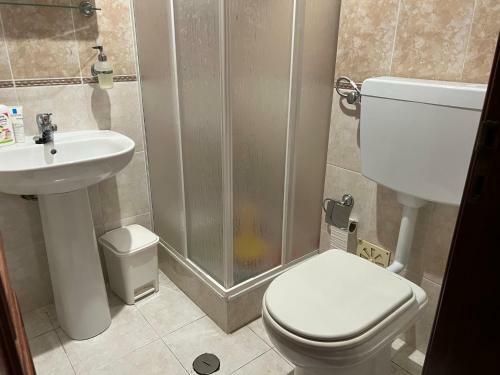 Quarto Com Casa De Banho Privada