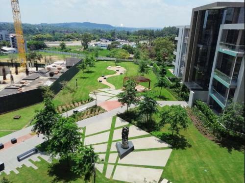 Luxurious Apartment In Menlyn Maine