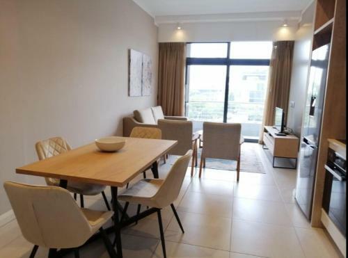 Luxurious Apartment In Menlyn Maine