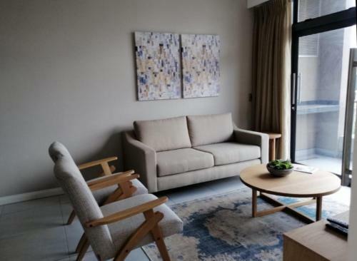 Luxurious Apartment In Menlyn Maine