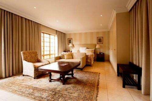 Hostal The Ambassador Suites