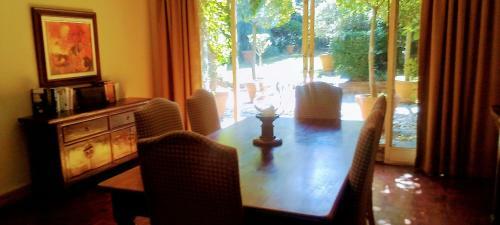 Hostal The Ambassador Suites