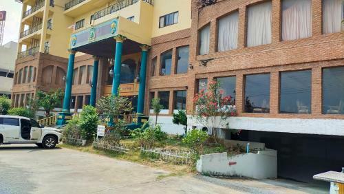 13 Coins Bang Yai Hotel
