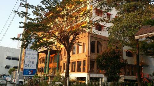13 Coins Bang Yai Hotel